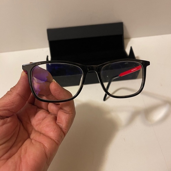 Hugo Boss Eyeglasses.flexible with touch of red, change the lance,use the frame - Picture 8 of 12